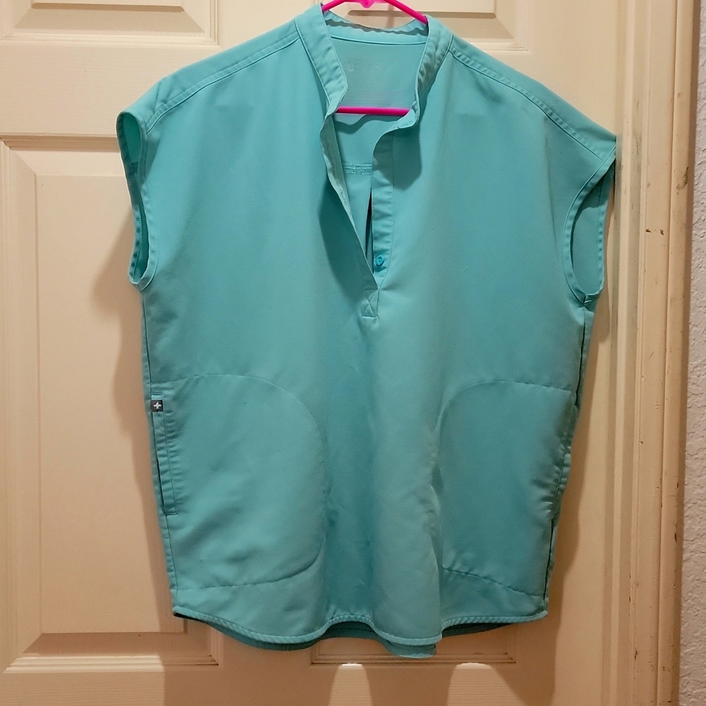 Figs scrub top